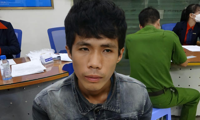 Gã đàn ông mặc áo hình con gà trắng, cướp ngân hàng Sông Công 