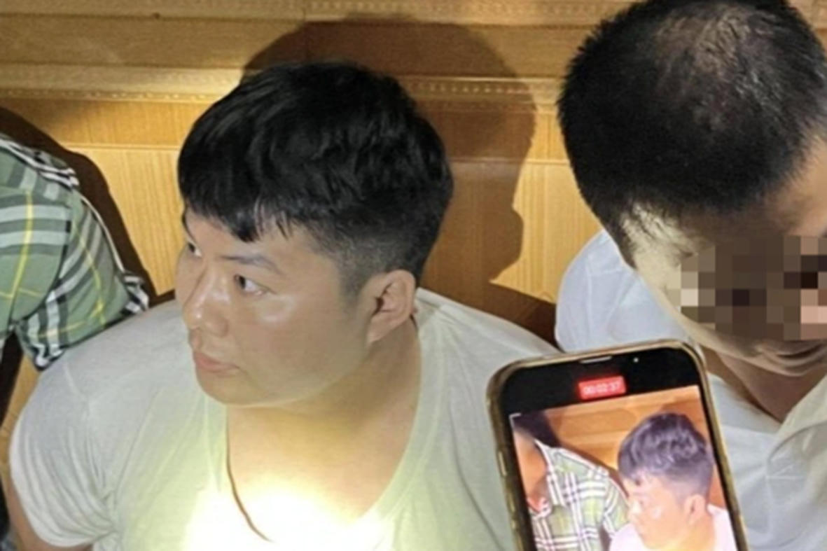 Gã đàn ông mặc áo hình con gà trắng, cướp ngân hàng Sông Công 