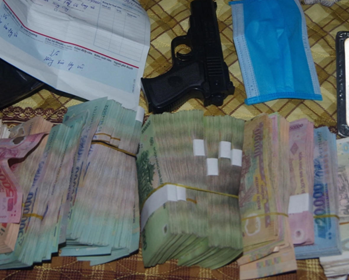 Gã đàn ông mặc áo hình con gà trắng, cướp ngân hàng Sông Công 