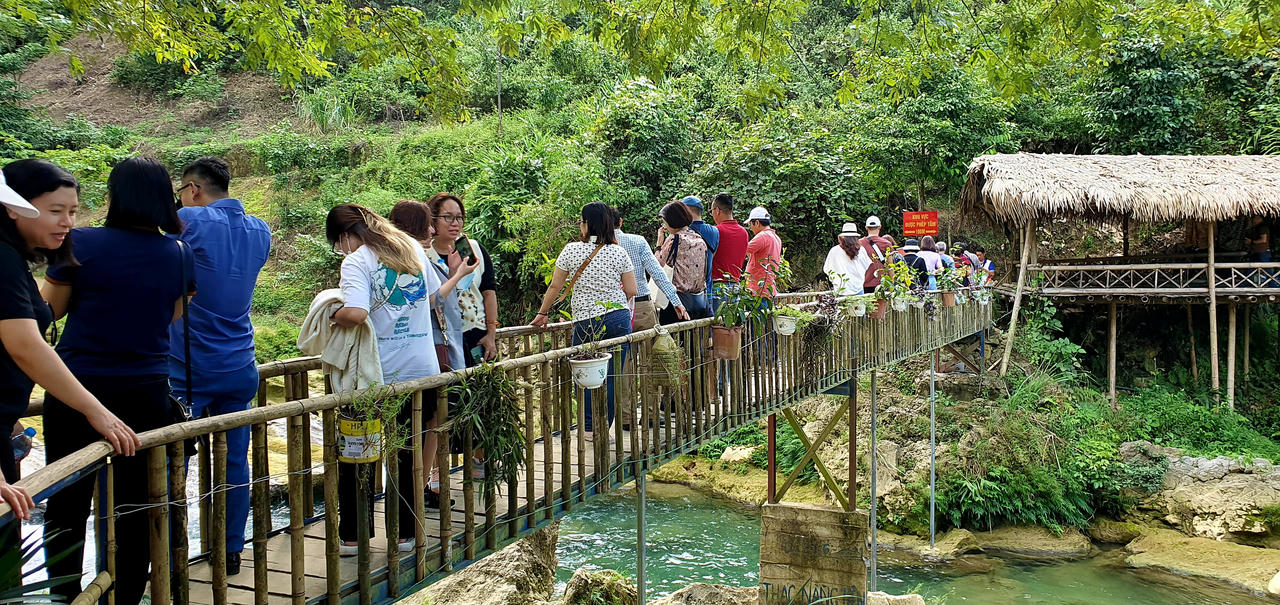Hơn 200 doanh nghiệp lữ hành tham gia đoàn khảo sát du lịch Mộc Châu 