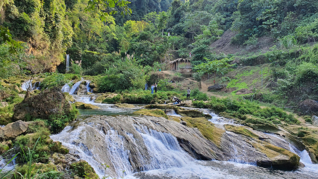 Hơn 200 doanh nghiệp lữ hành tham gia đoàn khảo sát du lịch Mộc Châu 