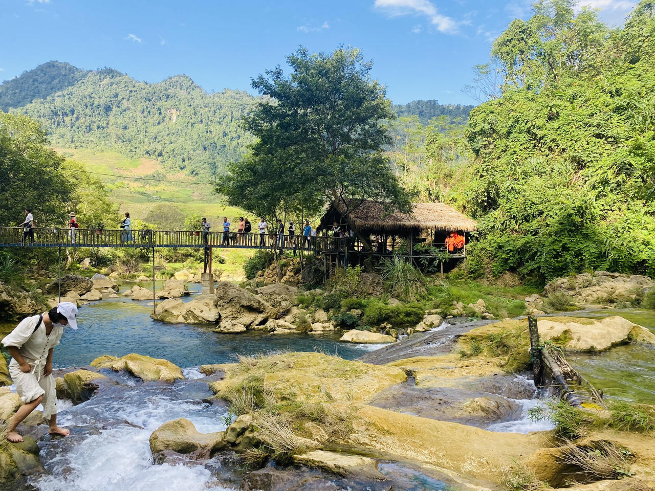 Hơn 200 doanh nghiệp lữ hành tham gia đoàn khảo sát du lịch Mộc Châu 