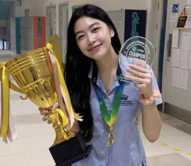 Con gái Lọ Lem của MC Quyền Linh được cộng đồng mạng nể phục vì “vừa xinh đẹp vừa tài năng”