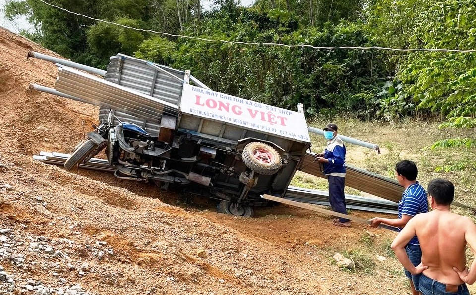 Cây cầu 51 tỷ đồng 2 năm nằm chờ đường dẫn