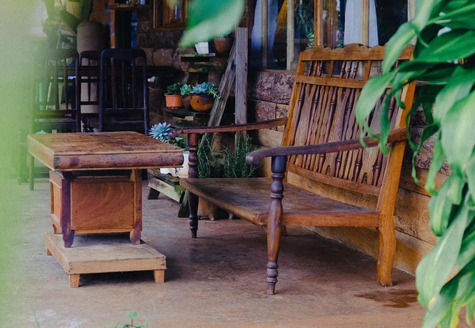 Ngôi nhà gỗ đẹp như cổ tích giữa hoa cỏ và mây trời ở Đà lạt