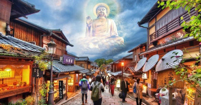 'Trên đầu ba thước có thần linh' là tại sao?