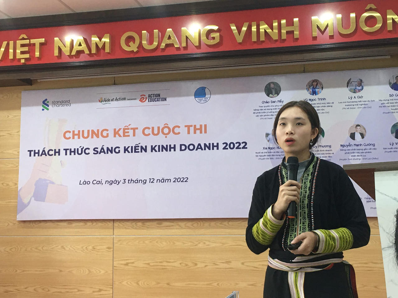 Ước mơ thay đổi bản làng của cô gái người Dao Đỏ 