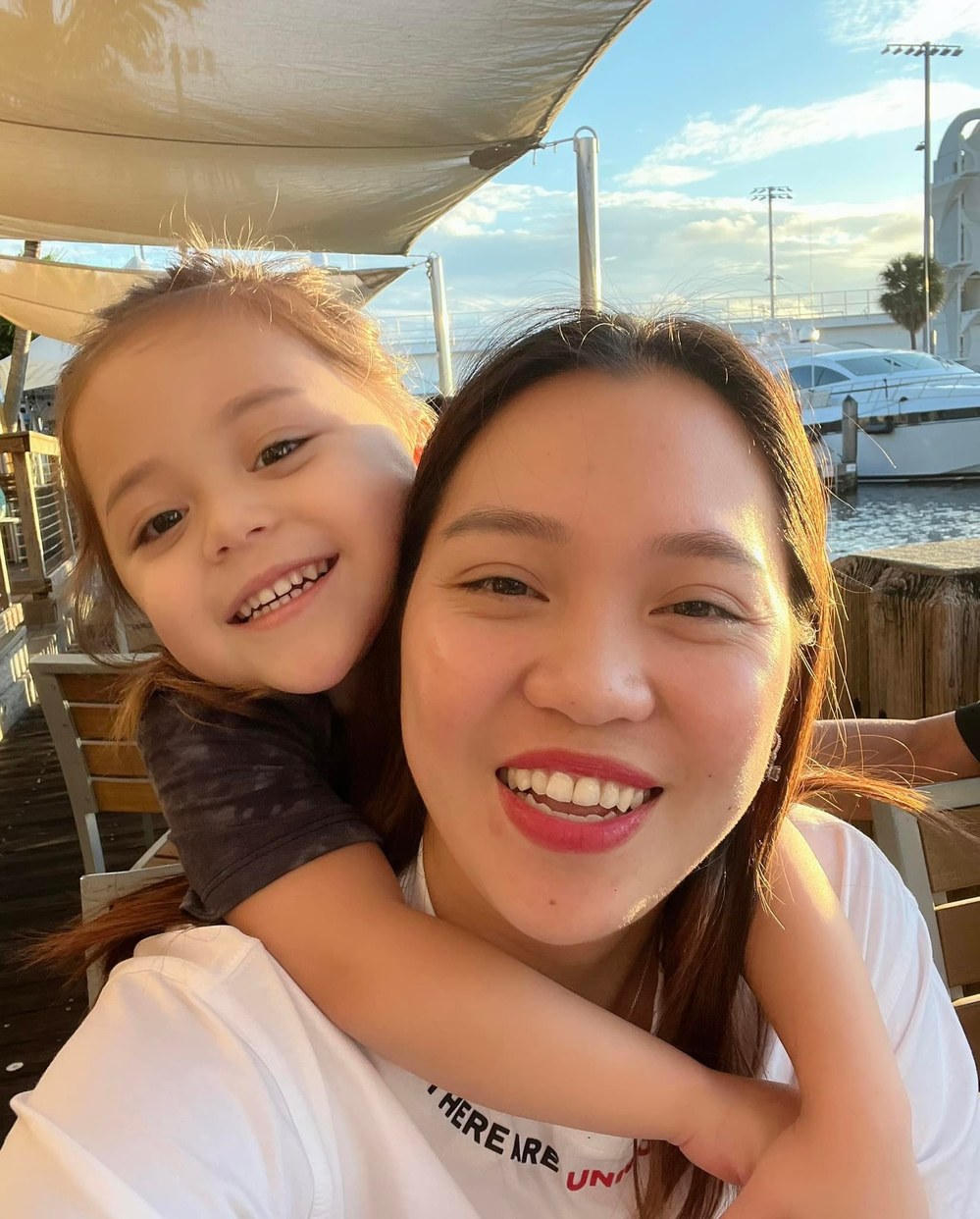 Chuyện về một nàng dâu xa xứ thời Youtube