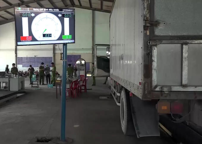 9 trung tâm đăng kiểm "phù phép" giấy đăng kiểm cho xe vi phạm