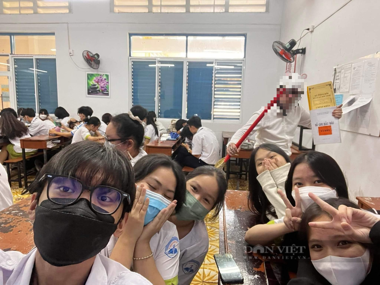 Giáo viên nước ngoài bị sa thải vì bảo vệ học sinh - nhà trường thông tin chính thức