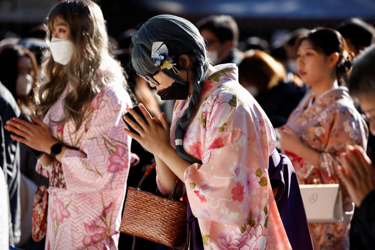 Người dân các nước làm gì trong ngày đầu tiên của năm mới 2023?