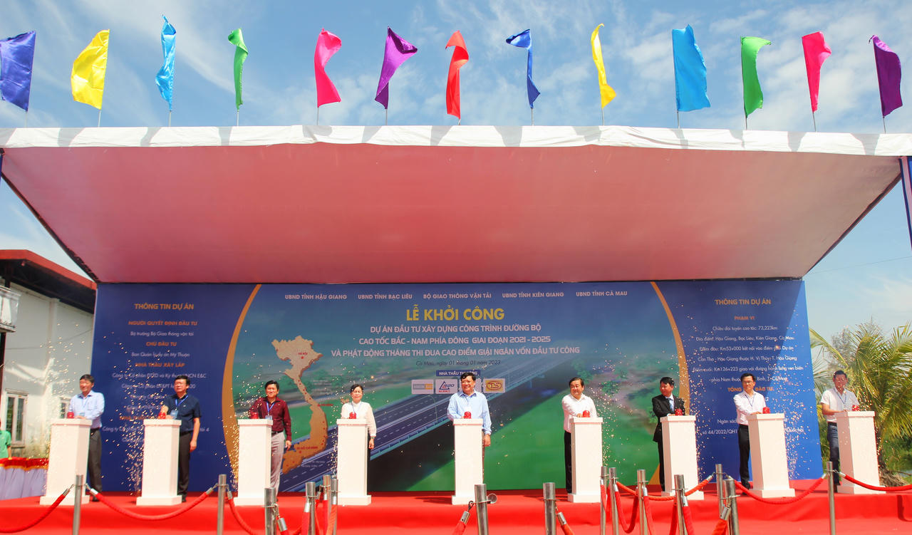 Đồng loạt khởi công 12 dự án thành phần cao tốc Bắc - Nam