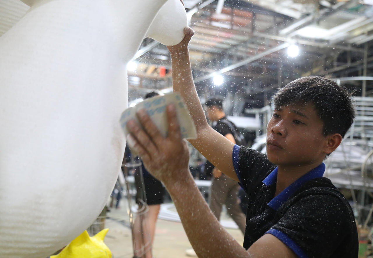 Thăm xưởng chế tác linh vật đường hoa Nguyễn Huệ 2023