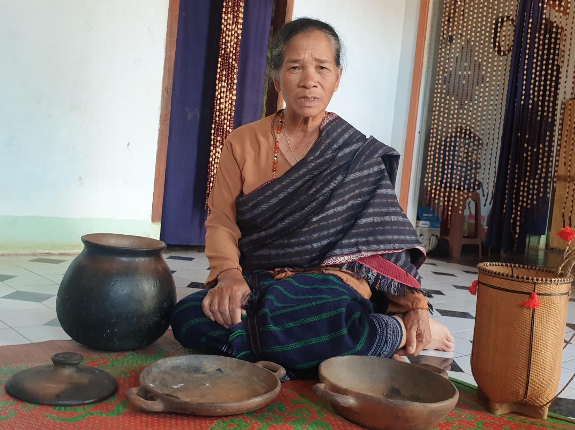 Miệt mài hồi sinh nghề gốm Chu Ru giữa đại ngàn