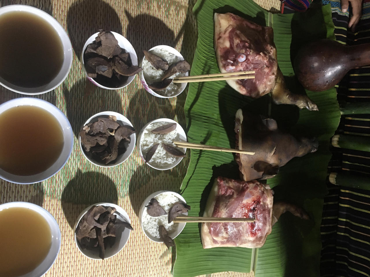 Năm mới "đốt bò" mừng thọ của người M'Nông