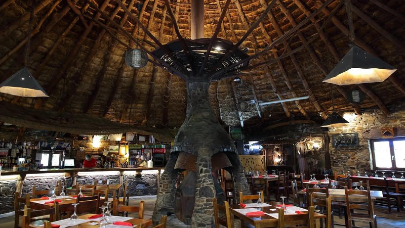 Những 'lều tranh, vách đá' xinh như nhà cổ tích