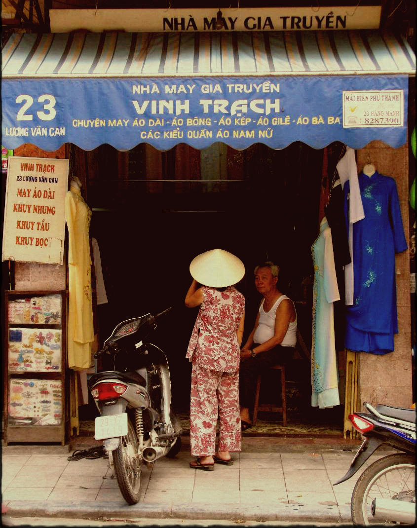 Những nhà may áo dài trăm năm trên phố cổ Hà Nội