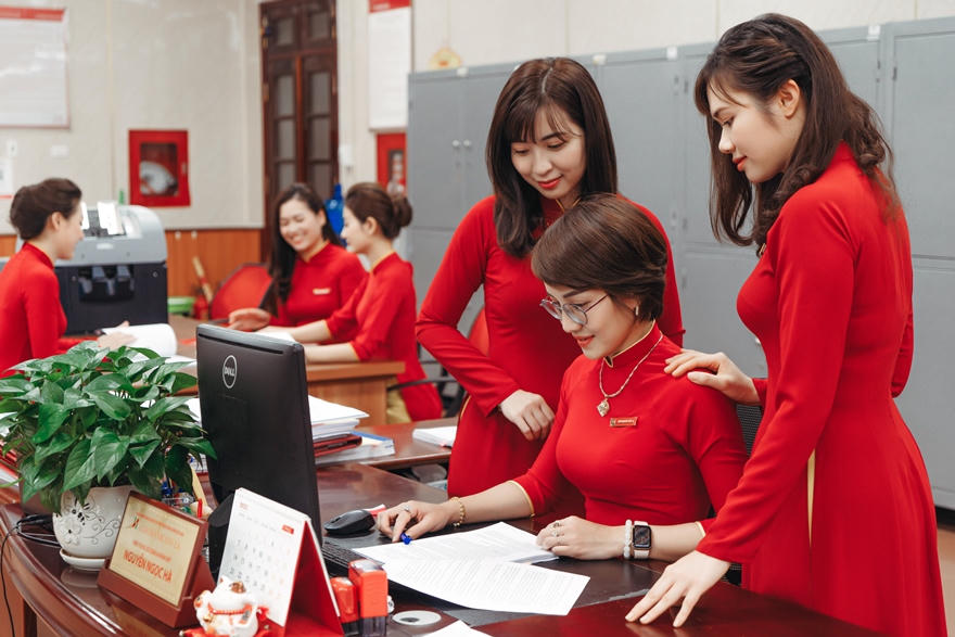 Phụ nữ Agribank: Tô thắm thêm phong trào “Hai giỏi”