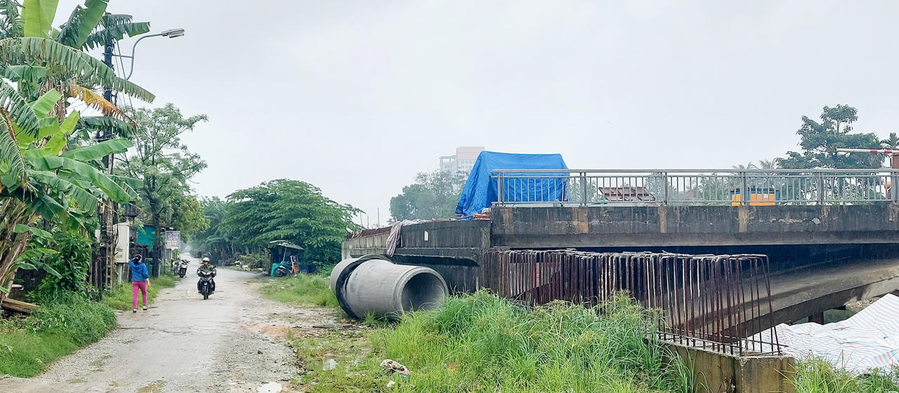Thừa Thiên - Huế: Cây cầu “đội” vốn gấp 3 lần vẫn thi công ì ạch 