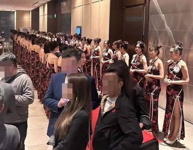 Bí mật của ca sỹ ở đêm tiệc 170 cô gái hầu rượu giới xã hội đen