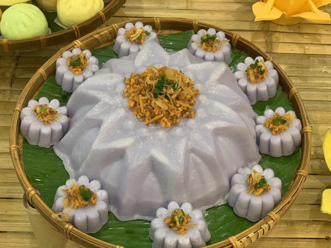 Bánh Việt và nguồn cảm hứng từ hoa sen của TAKYfood