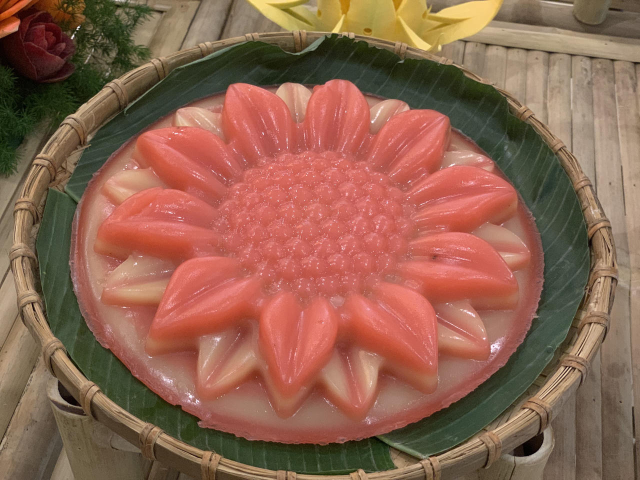 Bánh Việt và nguồn cảm hứng từ hoa sen của TAKYfood