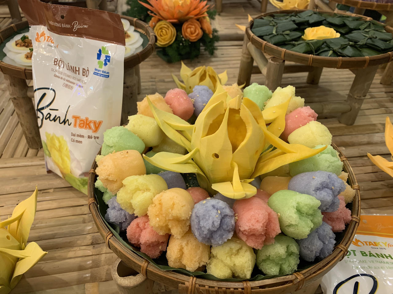 Bánh Việt và nguồn cảm hứng từ hoa sen của TAKYfood