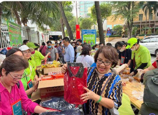 Hạnh phúc người nghệ sĩ phía sau đèn sân khấu 