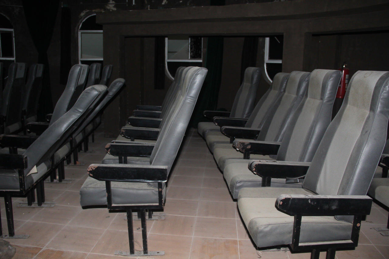 Hoang tàn nhà chiếu hình vũ trụ duy nhất Việt Nam 