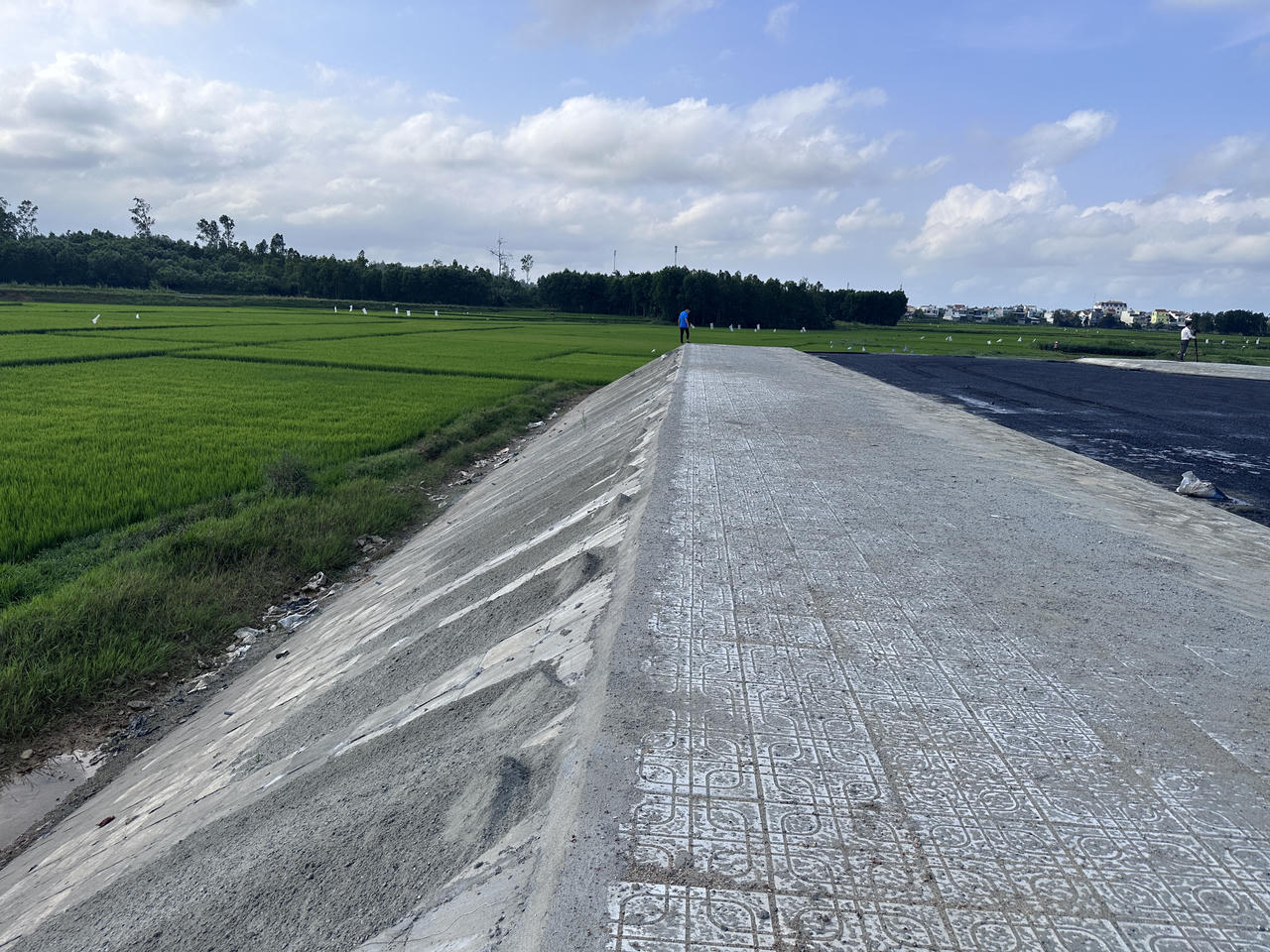 Quảng Ngãi: Bỏ hàng chục tỷ đồng xây con đường “cụt” “chờ” khu dân cư 