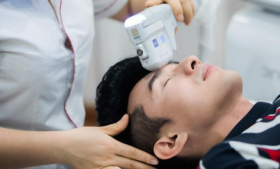 Người cao niên, nam giới nô nức đi làm đẹp