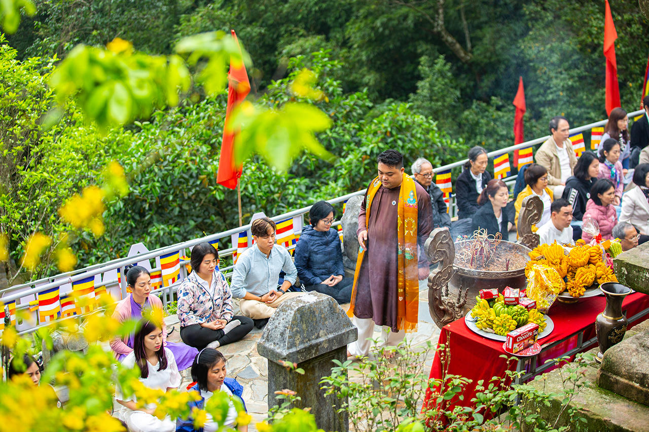 Trải nghiệm thiền trong không gian hùng vĩ và huyền ảo trên ngọn núi Bảo Đài