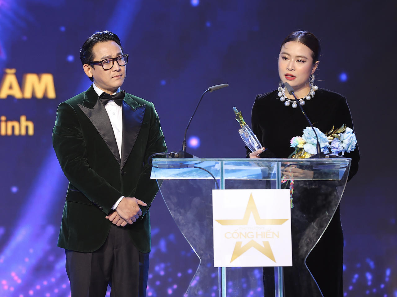 Cống hiến 2023: Hoàng Thùy Linh khóc nức nở, Trần Bảo Sơn đọc sai 'Gieo quẻ'