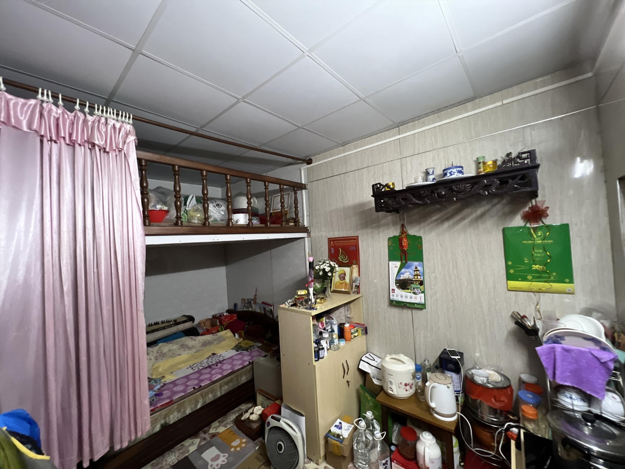 Cuộc sống chật chội, ẩm thấp trong khu tập thể có giá tiền tỉ