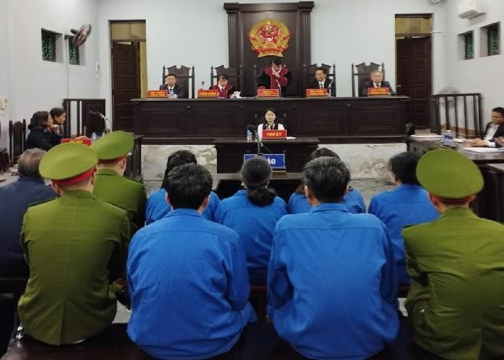 Cái giá của “học”, “hùa” theo lừa đảo