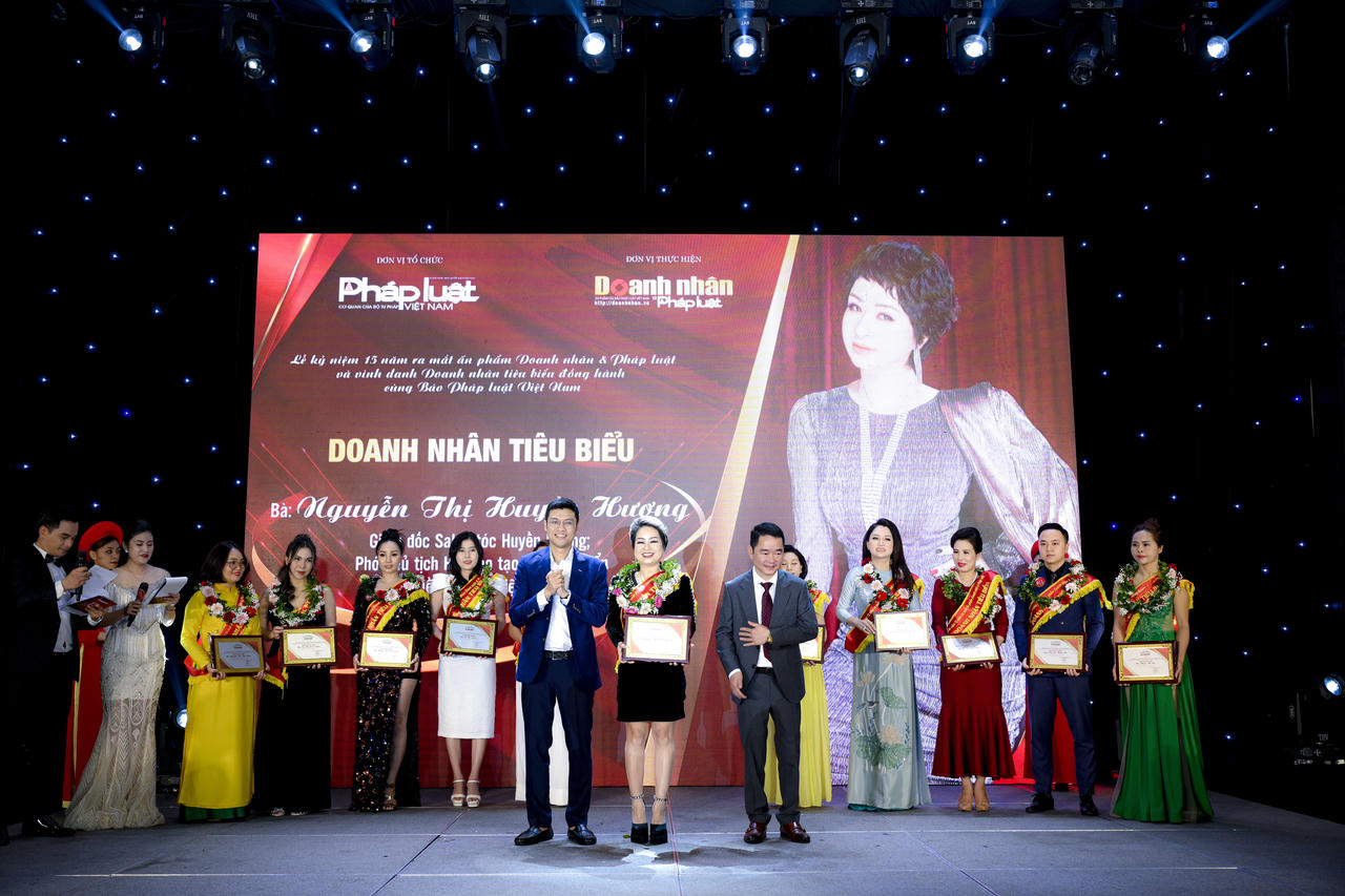 15 doanh nghiệp tiêu biểu được vinh danh tại “Lễ kỷ niệm 15 năm Doanh nhân và Pháp Luật: Dấu ấn của sự thăng hoa”