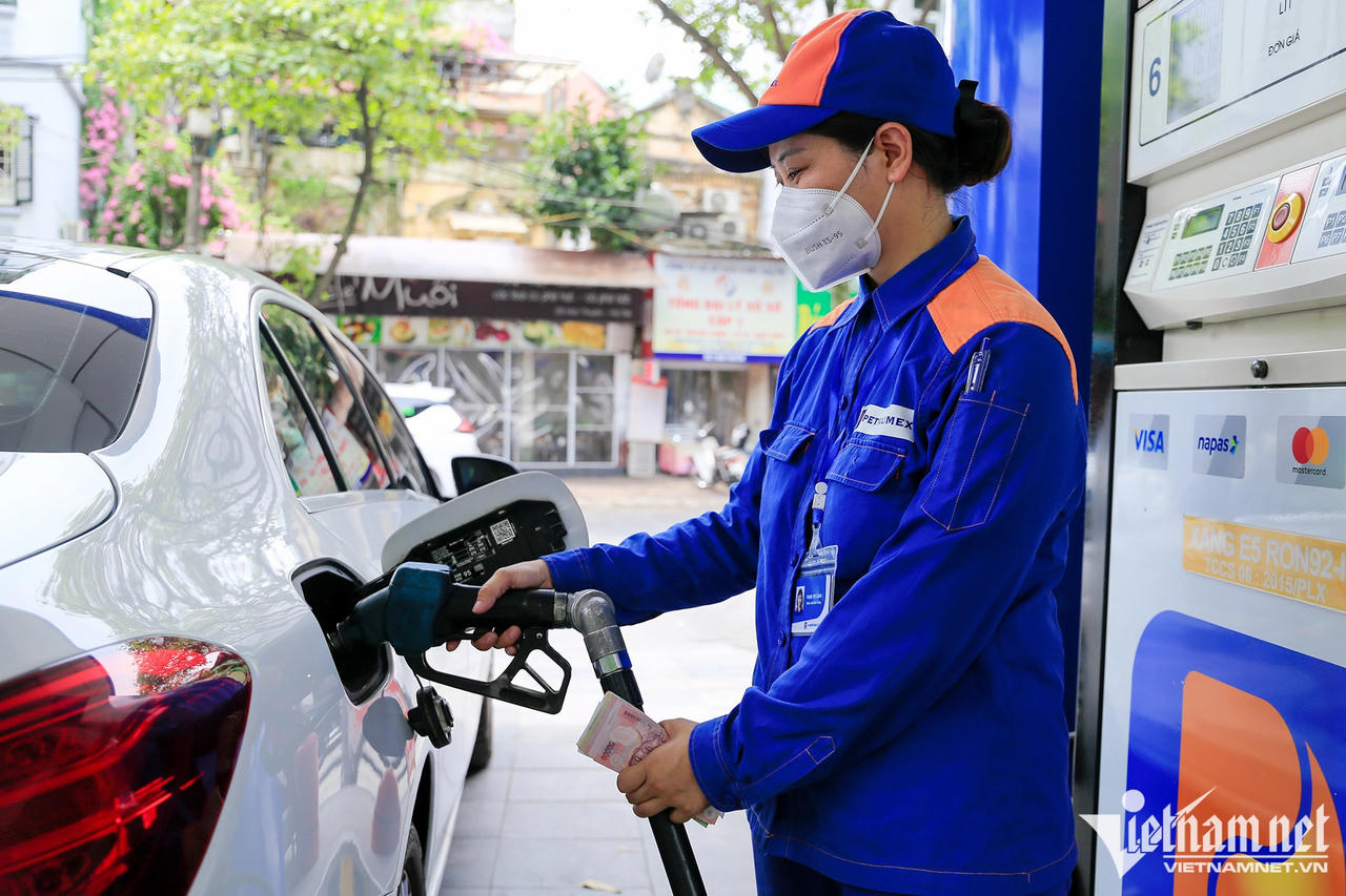 Giá xăng ngày mai có thể giảm mạnh