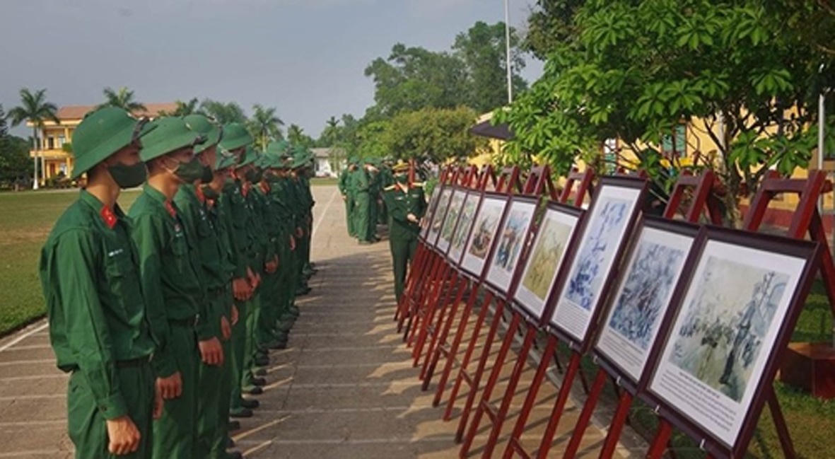 Hiệu quả 10 năm đổi mới giáo dục chính trị tại đơn vị 