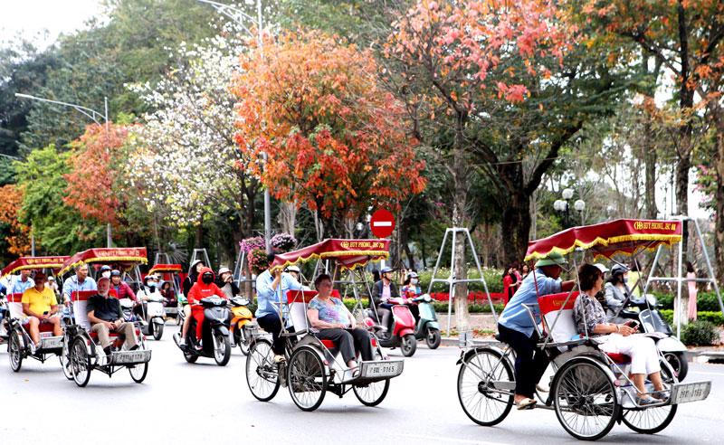 Giữ hồn Hà Nội qua các tour tìm hiểu di sản đất kinh kỳ