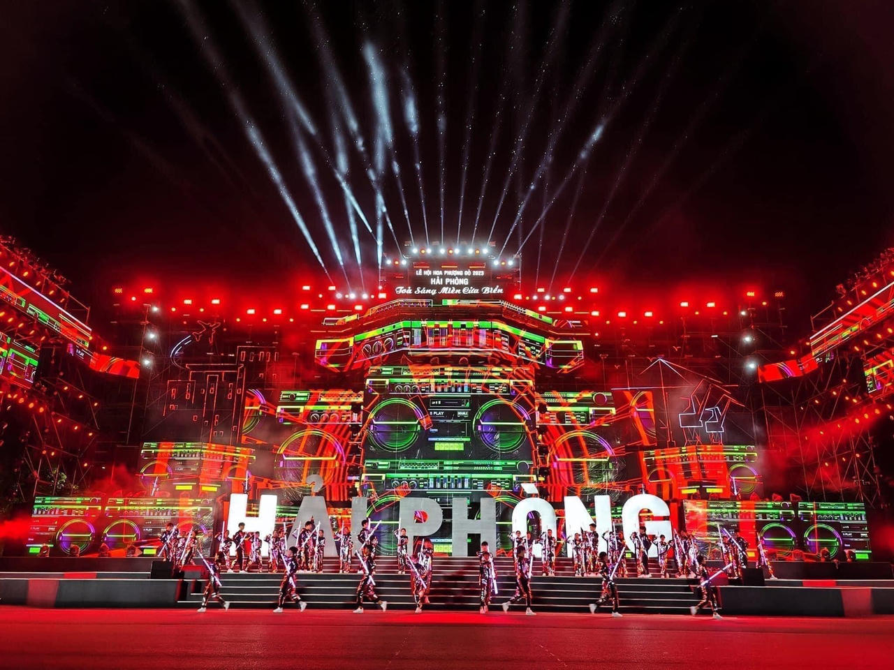 Mãn nhãn với bữa tiệc ánh sáng tại Lễ hội Hoa Phượng đỏ "Hải Phòng - Tỏa sáng miền cửa biển"