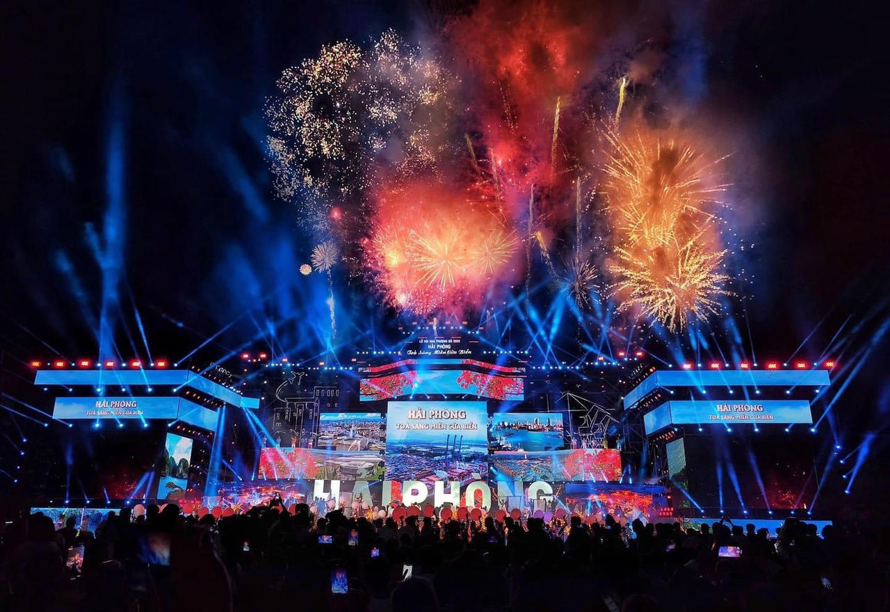 Mãn nhãn với bữa tiệc ánh sáng tại Lễ hội Hoa Phượng đỏ "Hải Phòng - Tỏa sáng miền cửa biển"