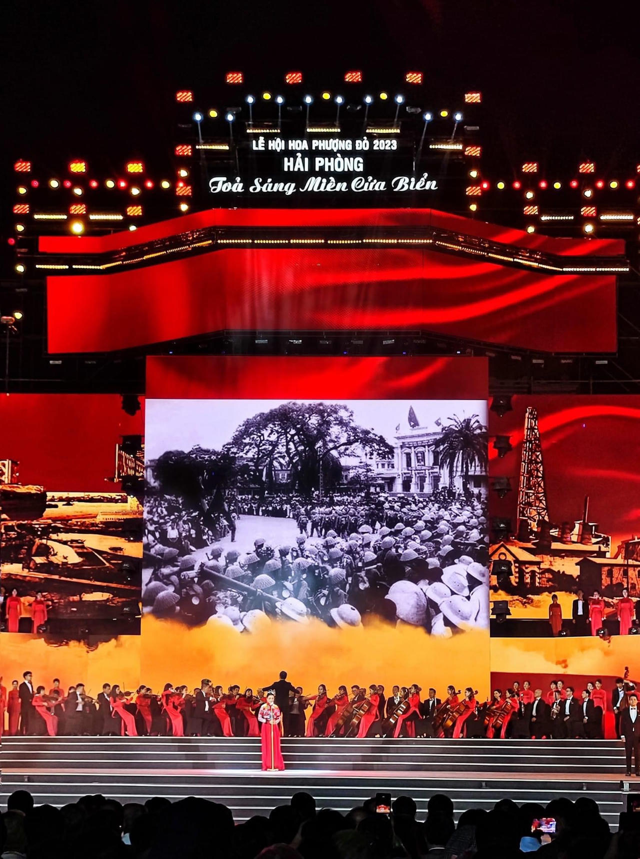 Mãn nhãn với bữa tiệc ánh sáng tại Lễ hội Hoa Phượng đỏ "Hải Phòng - Tỏa sáng miền cửa biển"