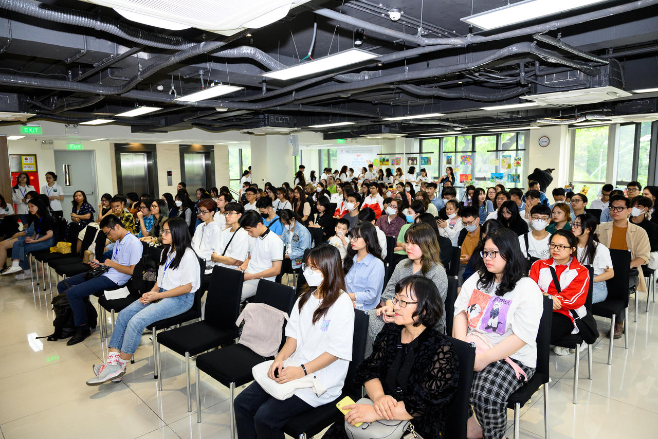 Đọc sách kiểu thanh niên thế hệ mới của Gen Z Đại học Luật Hà Nội