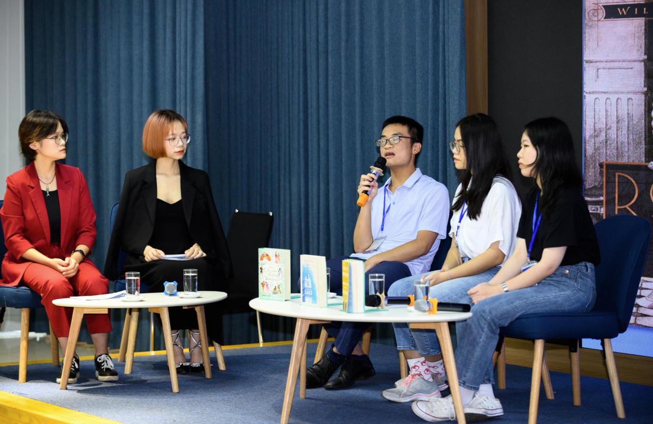 Đọc sách kiểu thanh niên thế hệ mới của Gen Z Đại học Luật Hà Nội