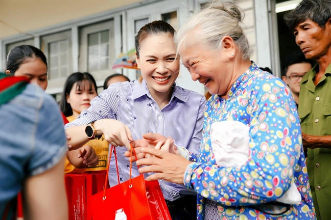 Khi nghệ sĩ dùng tài năng để từ thiện