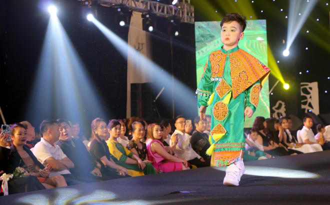 Thưởng lãm văn hoá Tây Bắc qua Fashion show “Em Tây Bắc”