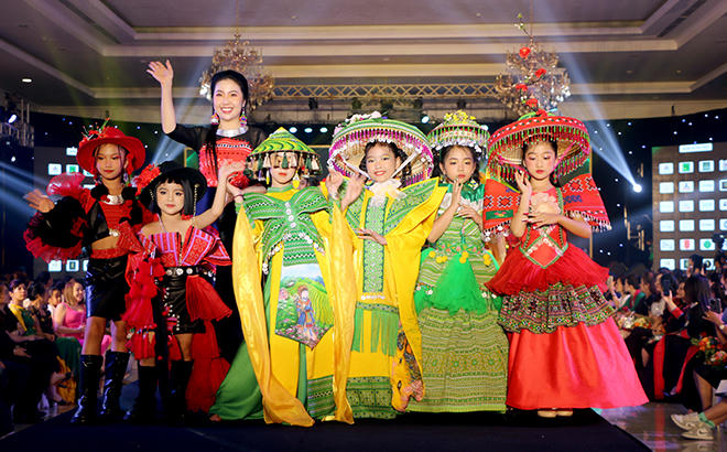 Thưởng lãm văn hoá Tây Bắc qua Fashion show “Em Tây Bắc”