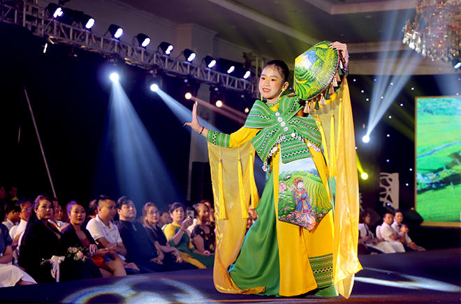 Thưởng lãm văn hoá Tây Bắc qua Fashion show “Em Tây Bắc”