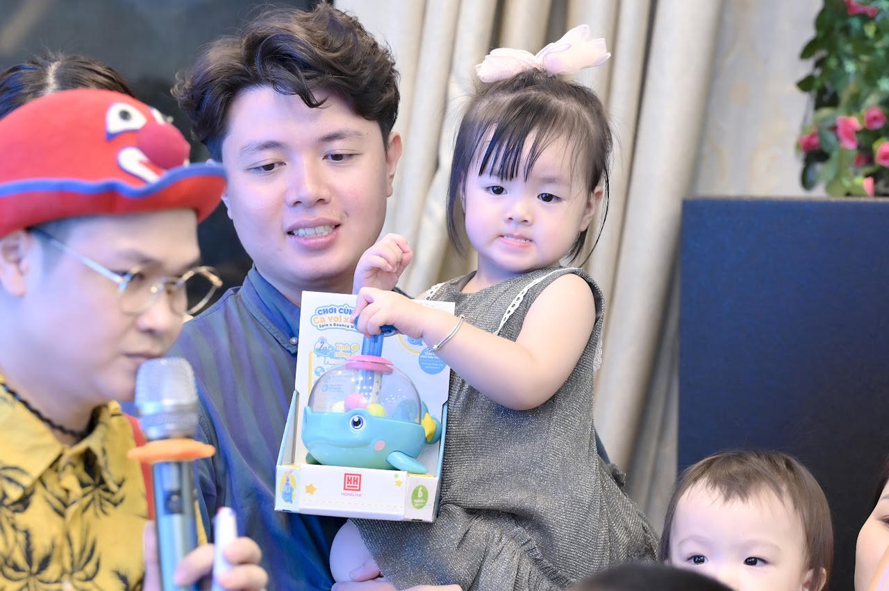 Báo Pháp luật Việt Nam tổ chức Tết Thiếu nhi cho con em người lao động trong cơ quan