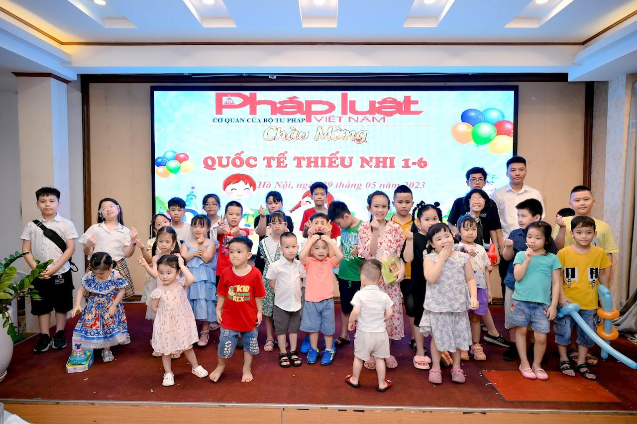 Báo Pháp luật Việt Nam tổ chức Tết Thiếu nhi cho con em người lao động trong cơ quan